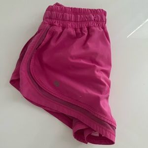 Lulu lemon size 4 pink shorts 2.5 inseam
